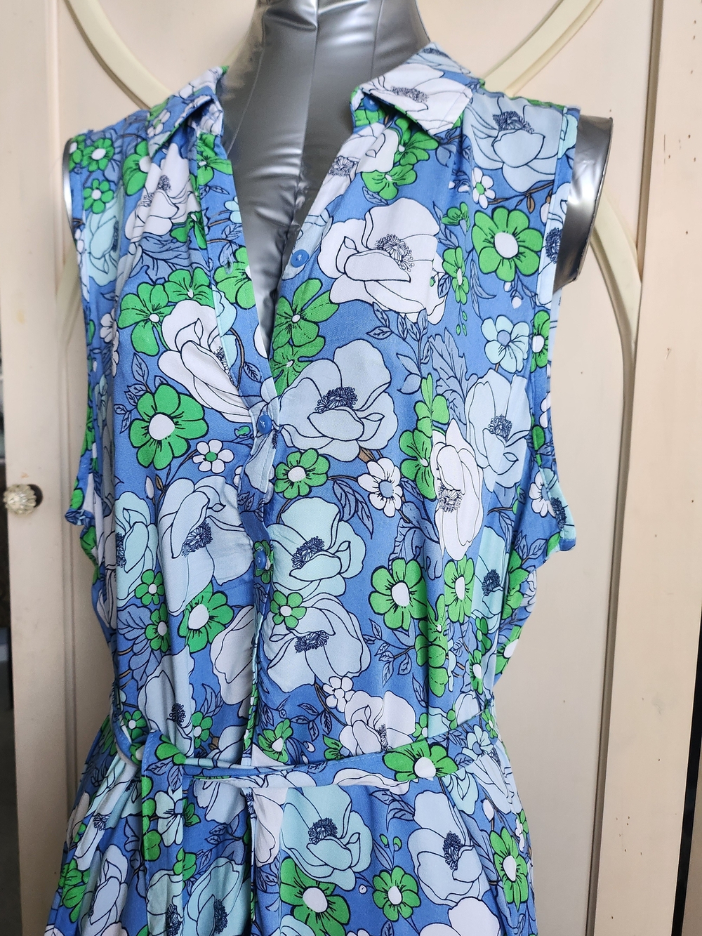 Croft & Barrow Blue Floral Button-Front Top with Green Accents
